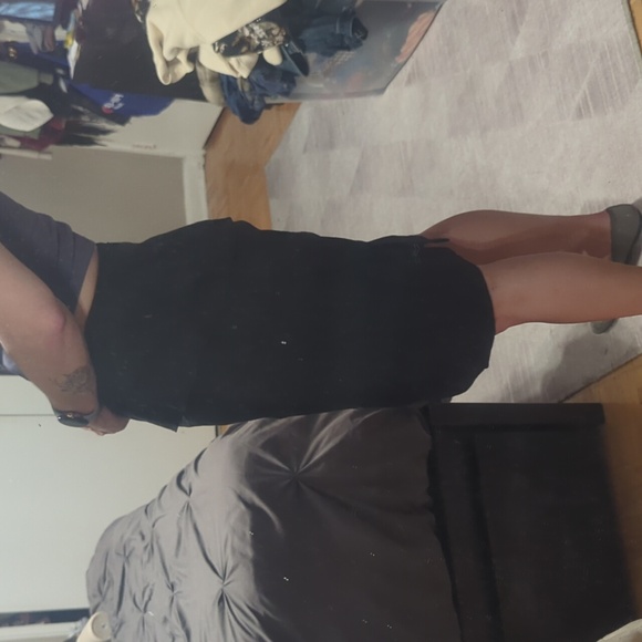 Black skirt with flattering flare - Picture 2 of 4